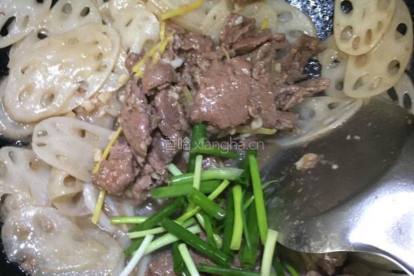 牛肉炒嫩莲藕的做法图解7