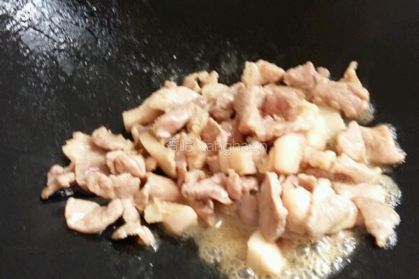 芹菜黑木耳胡萝卜炒肉的做法图解7