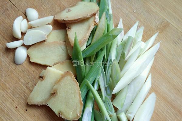 鲜菇红枣鸡汤的做法图解4