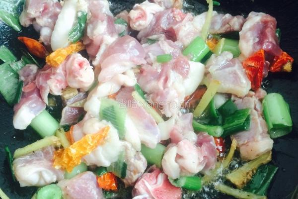 毛豆花生炖鸭腿的做法图解6