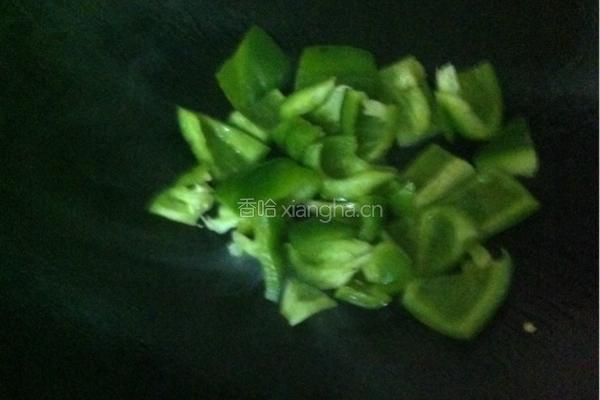 圆椒炒肉的做法图解3