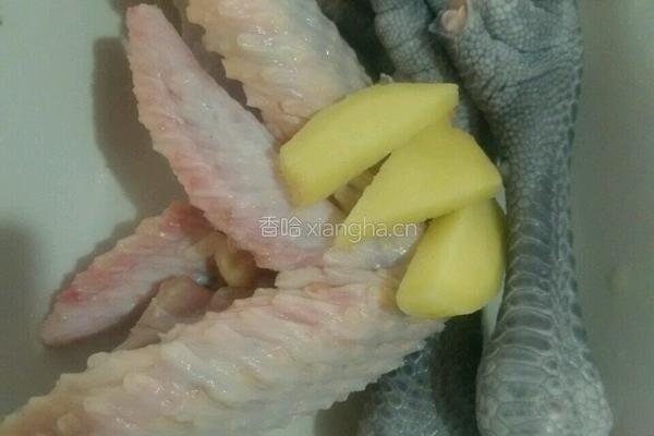 清炖鸡翅鸡脚的做法图解1