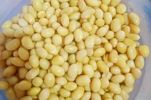 酸辣黄豆的做法图解1
