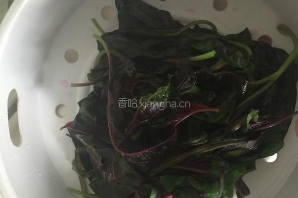 减肥午餐，玉米和苋菜炒鸡蛋的做法图解3