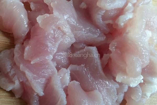 青瓜黑木耳炒瘦肉的做法图解3