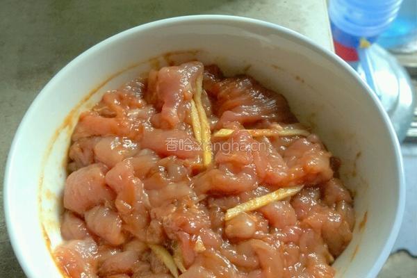 芹菜肉片炒圆菇的做法图解3