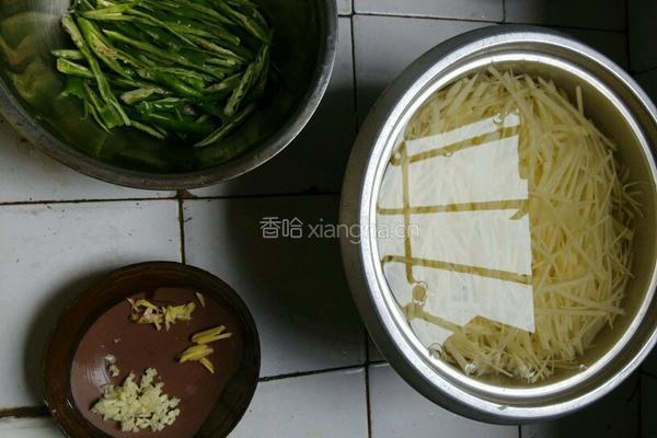 尖椒土豆丝的做法图解2
