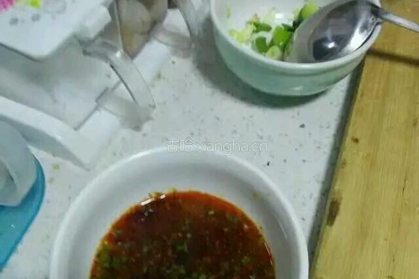 葱花大肉水饺的做法图解5
