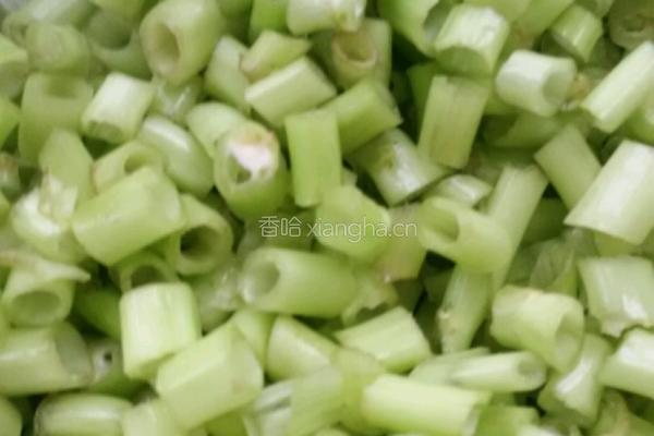 炒空心菜杆的做法图解2