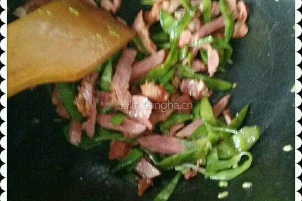犍孑肉炒扁豆角的做法图解5