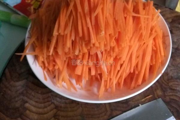 清炒胡萝卜丝的做法图解1