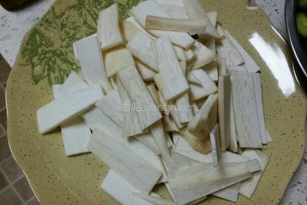 肉片鸡腿菇的做法图解1