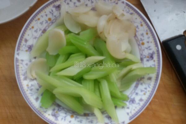 百荷炒芹菜的做法图解3