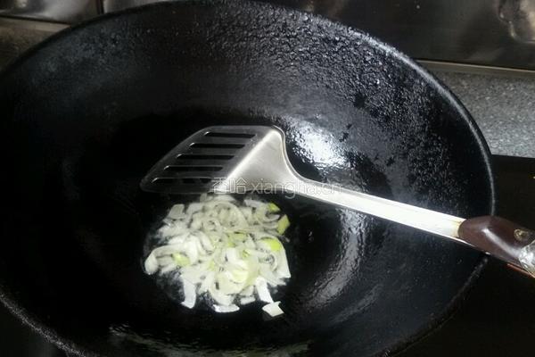 百荷炒芹菜的做法图解4