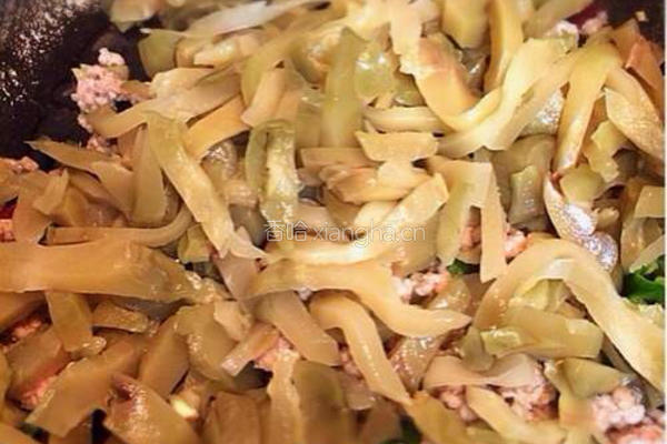 榨菜丝炒肉末的做法图解5