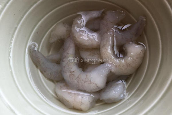 虾仁牛肉炒饭的做法图解2