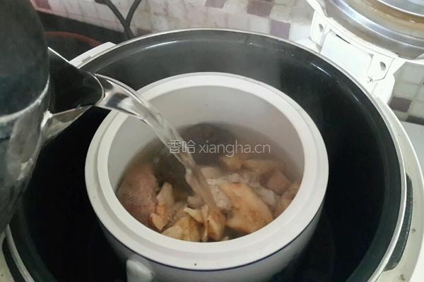土伏苓炖龙骨的做法图解2