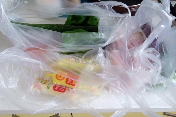 香辣肉丝盖饭的做法图解1