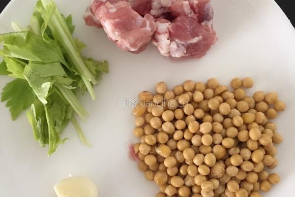 黄豆凉瓜排骨汤的做法图解1