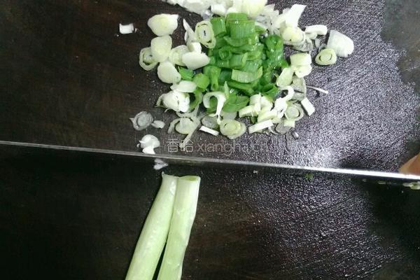 青椒脆炒土豆丝的做法图解2