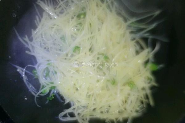 青椒脆炒土豆丝的做法图解4