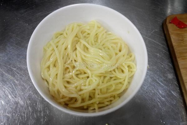 酱爆鸡丁盖浇面的做法图解3