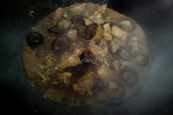 磨菇焖鸡肉的做法图解8