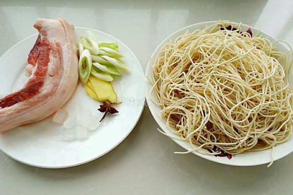 红烧肉豆角焖面的做法图解2
