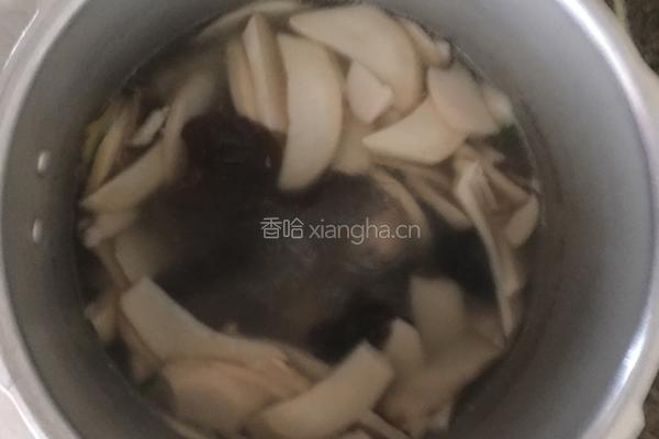杏鲍菇黑木耳汤的做法图解4