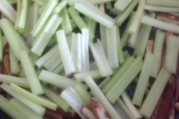 芹菜炒豆干的做法图解4