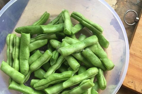 四季豆炒土豆的做法图解2
