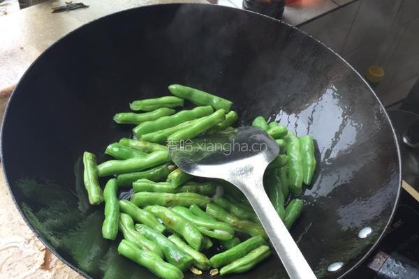 四季豆炒土豆的做法图解3