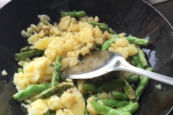 四季豆炒土豆的做法图解5