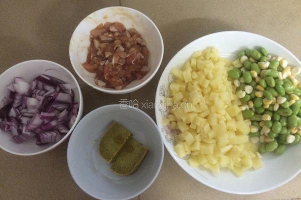 咖喱鸡肉炒饭的做法图解1