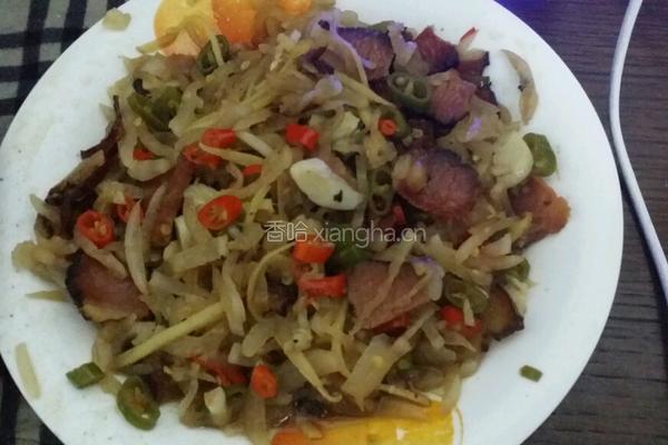 酸辣萝卜丝炒腊肉的做法图解3