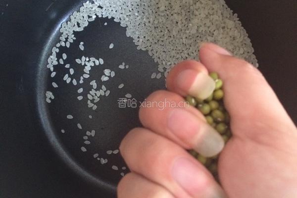 绿豆冰糖粥的做法图解1