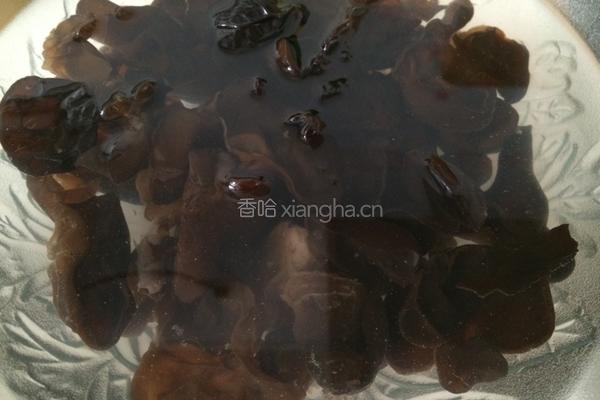 木耳炒鸡蛋的做法图解1