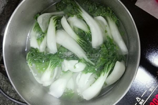 鲫鱼小白菜汤的做法图解1