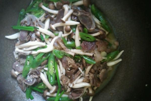 川味腊肠炒菇的做法图解4