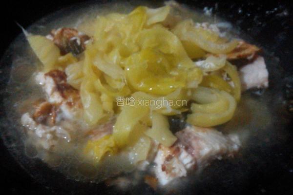 酸菜焖草鱼的做法图解4