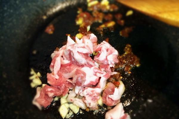 土豆片炒豆瓣肉丁的做法图解5