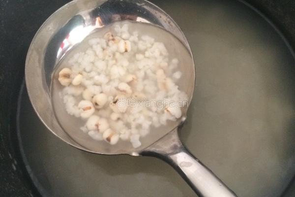 薏米粥的做法图解5