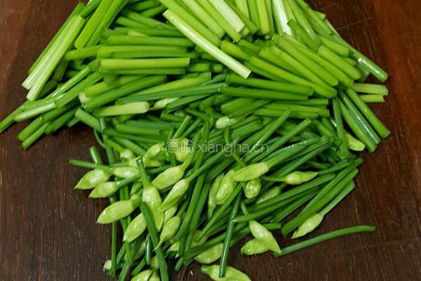 韭菜芯炒蛋花的做法图解2