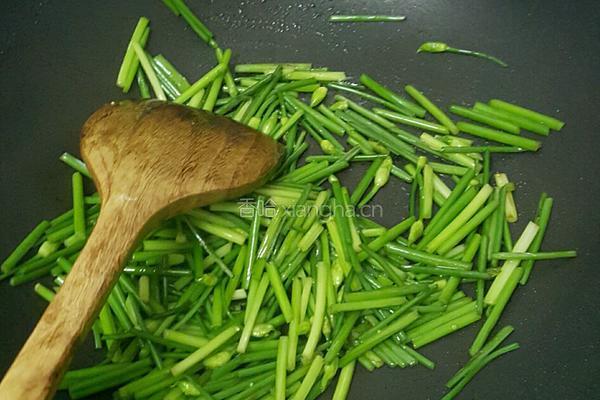 韭菜芯炒蛋花的做法图解5