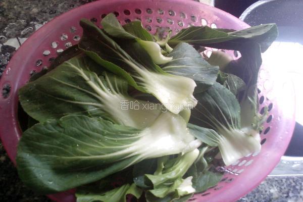 冬菇炒油菜的做法图解1