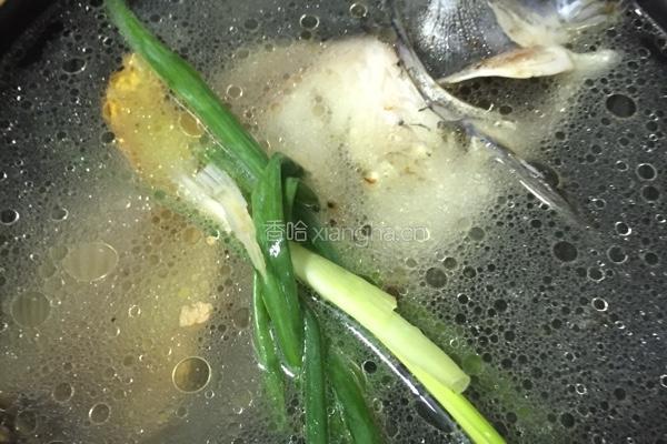 鲫鱼豆腐汤的做法图解3