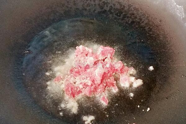 番茄酱肉沫炒土豆片的做法图解3
