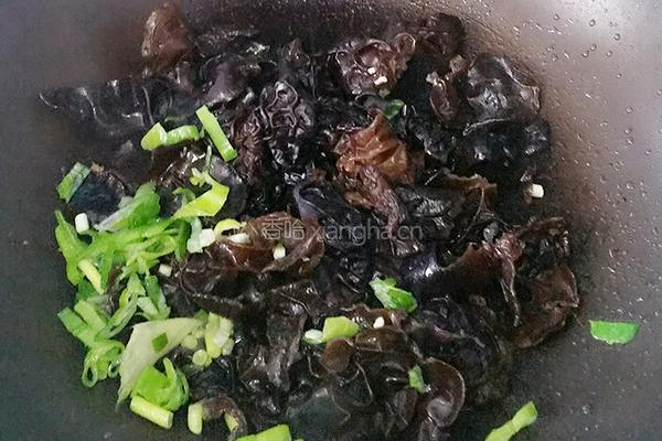 木耳黄瓜炒鸡蛋的做法图解3