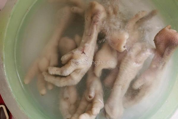 泡椒凤爪的做法图解3
