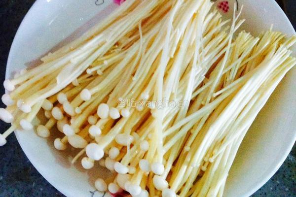 金针菇炒鸡蛋的做法图解2
